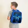Vliegtuig opstartend in futuristisch nachtlandschap Kinderrugzak - Blauw middel -sfeer2