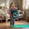 Groen monster op maansikkel Kinderkoffer - Roze klein -sfeer2_NL