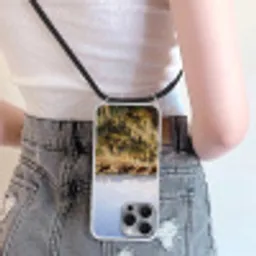 Paarden - Kudde - Bergen - Vrijheid - Wild Hoesje iPhone 16 Pro Max met koord klein -sfeer5