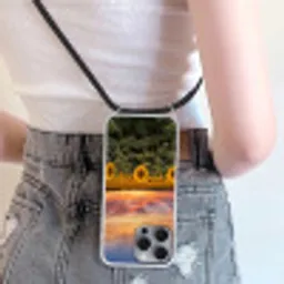 Zonnebloemen - Heuvellandschap - Geel Hoesje iPhone 16 Pro Max met koord klein -sfeer5