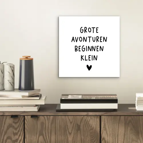 Spreuken - Grote avonturen beginnen klein - Quotes aluminium wit klein -sfeer1
