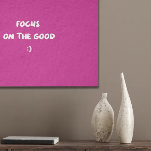 Focus - Smiley - Roze PET vilt klein -sfeer6_closeup