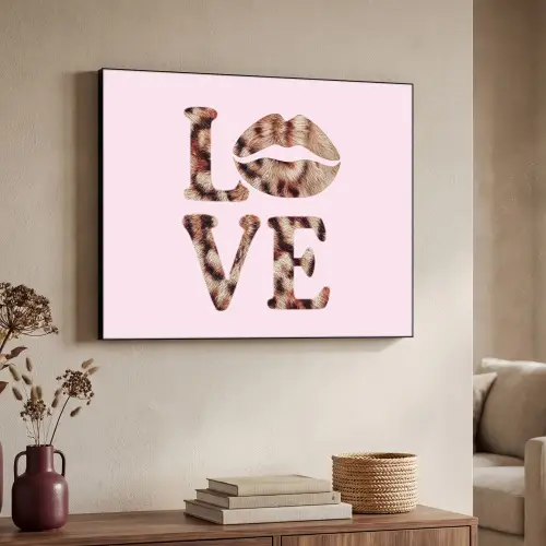 Tekst - Love - Pantervacht - Lichtroze Textielframe zwart klein -sfeer3