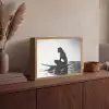 Silhouet - Vrouw - Surfplank - Water Light Box met batterij (Wandlamp) middel -sfeer2