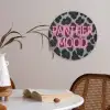 Panterprint - Zwart - Neonletters - Roze Akoestische PET Vilt - Rond klein -sfeer3