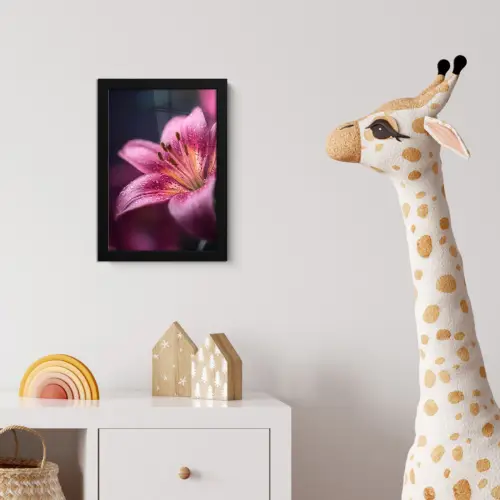 Roze - lelie - Dauwdruppels fotolijst zwart zonder passe partout klein -usfeer4_kinderkamer