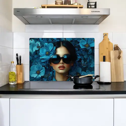 Vrouw - Bloemen - Blauw - Aesthetic - Luxe Inductie beschemer met haakjes klein -sfeer2