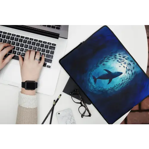 Walvis - Vissen - Donkerblauw laptophoes neopreen klein -bureau