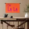 Oh la la - Oranje - Roze - Scheeflettertype Wandkleed katoen klein -sfeer6