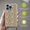 Giraf - Patroon - Beige - Bruin Hoesje iPhone 16 Pro Max met koord klein 804 -sfeer2_NL