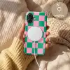 Schaakbord patroon - Groen - Roze - Blokjes Toughcase MagSafe Apple iPhone 17 klein -USP_MagsafeV