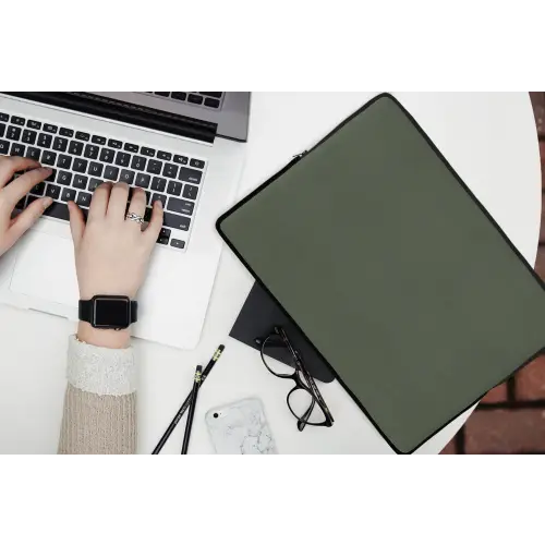 Groen - Olijf - Kleur - Groene - Kleuren - Effen - Olijfgroen laptophoes neopreen klein 279 -bureau