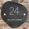 Donker steen - Klassiek Naambord Organisch klein -sfeer8
