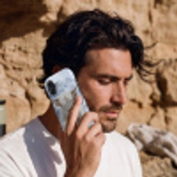 Schotse Hooglander - Sneeuw - Bergen - Winter Toughcase MagSafe Apple iPhone 17 klein -Sfeer2M