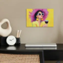 Vrouw - Hoed - Paars - Wijn poster papier klein -sfeer1