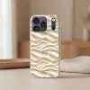 Lijnen - Golvend - Crème Telefoonhoesje iPhone 17 Pro klein 878 -sfeer2