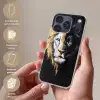 Leeuw - Gesplitst - Zwart - Lijn Telefoonhoesje iPhone 17 Pro klein -sfeer3_NL