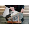 Vrouw - Champagne - Modern laptophoes neopreen klein -tas