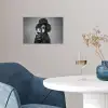 Hond - Krullen - Zonnebril - Wijn poster papier klein -sfeer3