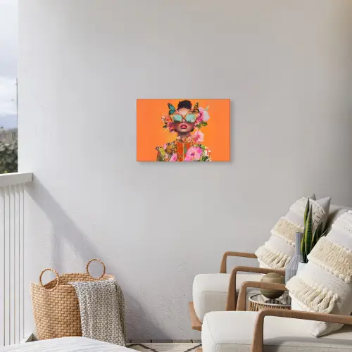 Vlinders - Vrouw - Zonnebril - Kleurrijk Tuinposter op houten frame 2 cm dik klein -sfeer1