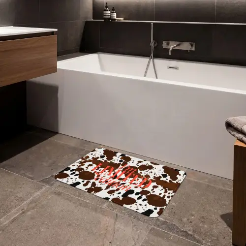 Koeienprint - Limited edition - Rood Badmat klein -sfeer3