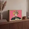 Meisje - Kopje - Bloemen - Roze Light Box met batterij (Wandlamp) middel -sfeer2