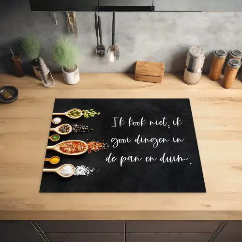 Ik gooi dingen in de pan en duim - Keuken - Quotes - Spreuken - Humor Inductie beschermer vinyl 3mm groot -sfeer5