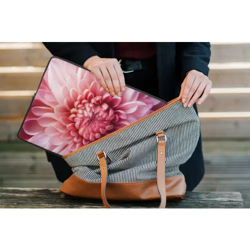 Dahlia - Bloem - Close up - Roze laptophoes neopreen klein -tas