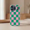 Schaakbord patroon - Groen - Roze - Blokjes Telefoonhoesje iPhone 17 Pro klein -sfeer2