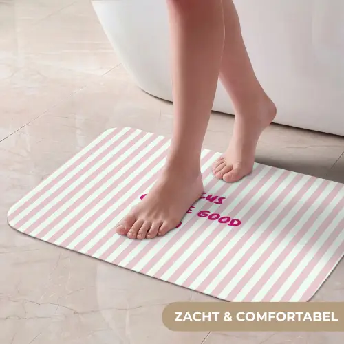 Focus on the good - Strepen - Roze - Smiley Badmat klein -USP_ZachtNL