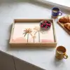 Palmbomen - Heuvels - Minimalistisch - Zachtroze Dienblad Rechthoek middel -sfeer2