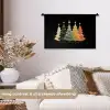 Kerstbomen - Kleurrijk - Lichtjes - Ster Wandkleed katoen klein -sfeer1