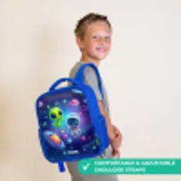 Vrolijke Ontmoeting in de Ruimte Kinderrugzak - Blauw middel -sfeer3_UK
