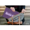 Mucho amor - Paars - Grafisch laptophoes neopreen klein -tas
