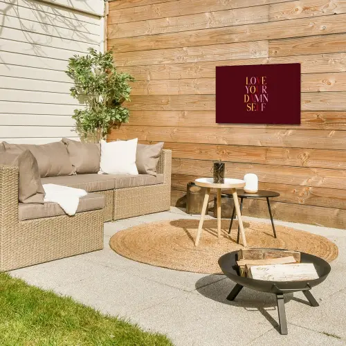 Love your damn self - Kleurrijk - Bordeaux Tuinposter op houten frame 2 cm dik klein -sfeer2