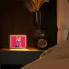 Kat - Kimono - Bloemen - Roze Light Box met kabel (Tafellamp) klein -sfeer1