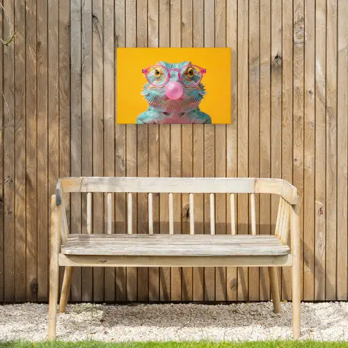 Kameleon - Kauwgom - Kleurrijk Tuinposter op houten frame 2 cm dik klein -sfeer4