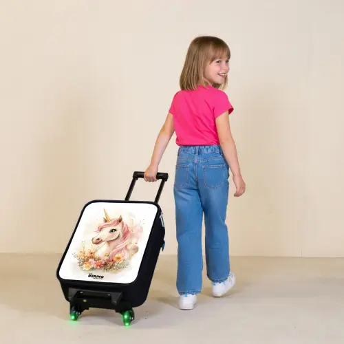 Eenhoorn met roze manen tussen pastelbloemen Kinderkoffer - Zwart klein -sfeer1