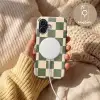 Schaakbord print - Groen - Beige - Blokjes Toughcase MagSafe Apple iPhone 17 klein -USP_MagsafeV