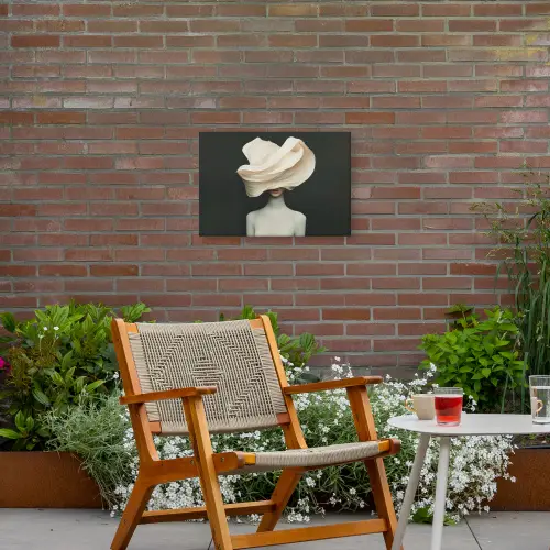 Vrouw - Beige - hoed Tuinposter op houten frame 2 cm dik klein -sfeer3