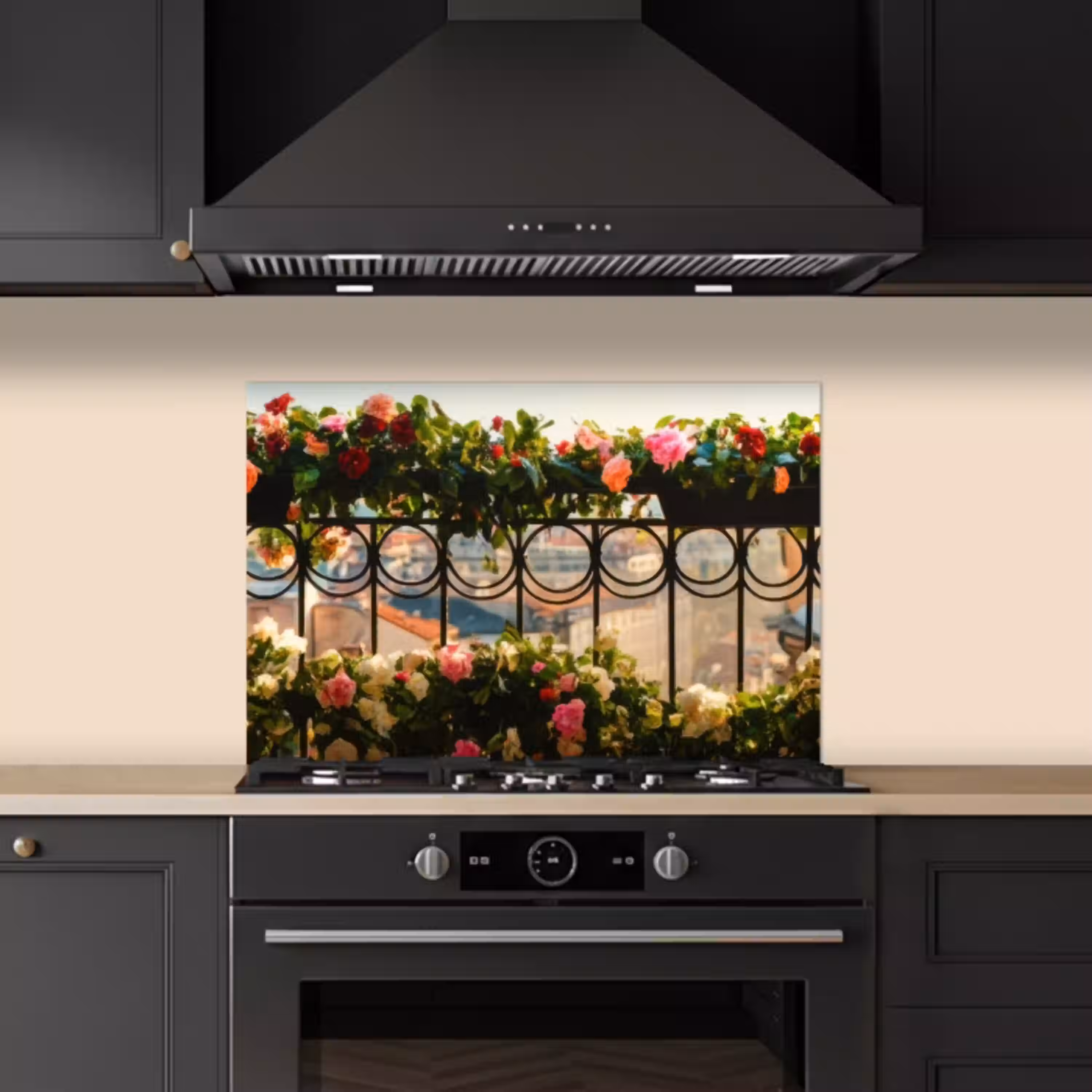 Bloemen - Hek - Stadszicht - Zomer keuken achterwand spatscherm klein -sfeer1