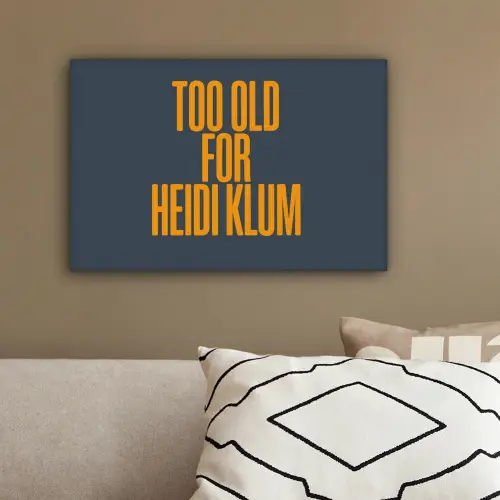 Too old for heidi klum - Geel - Blauw canvas 2cm klein -sfeer3