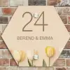 Gekleurde tulpen beige achtergrond - Klassiek Naambord Hexagon klein -sfeer2