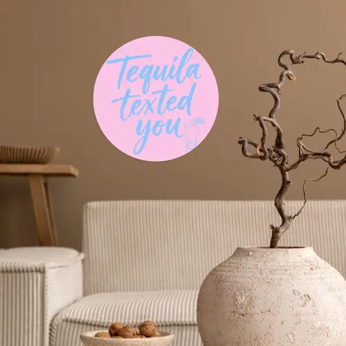 Tequila texted you - Roze - Blauw Wandcirkel behangsticker klein -sfeer1
