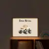 Monstertruck - Geel - Minimalistisch Light Box met batterij (Wandlamp kind) middel -sfeer1_kind