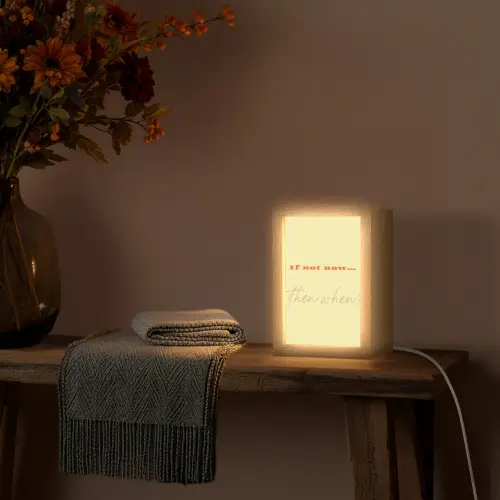 Geel - Oranje - if not now then when Light Box met kabel (Tafellamp) klein -sfeer4