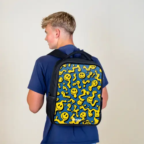 Smiley - Blauw - Geel Rugzak - Zwart middel -sfeer8
