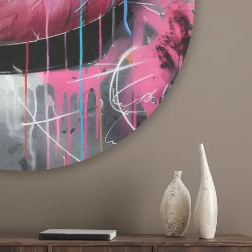 Lippen - Felroze - Graffiti - Verfstrepen Akoestische PET Vilt - Rond klein -sfeer5_closeup