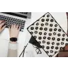 Grafisch - Madeliefjes - Zwart - Beige laptophoes neopreen klein 279 -bureau