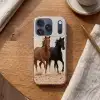 Kudde paarden - Stofwolk - Bruin - Zwart Telefoonhoesje iPhone 17 Pro klein -sfeer1